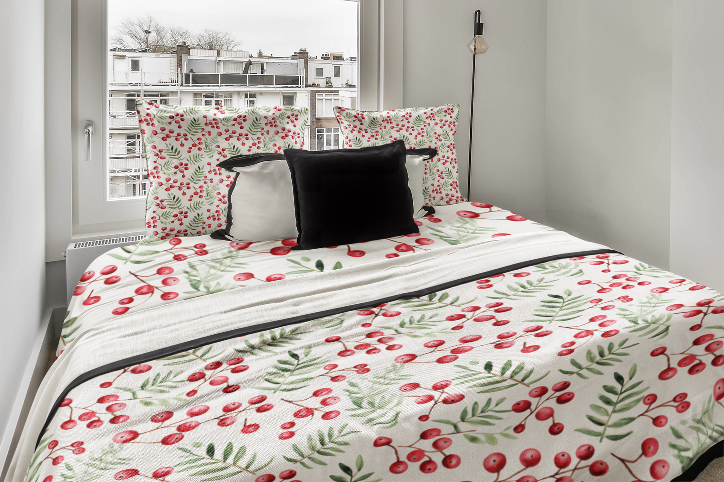 Christmas 5 Piece Red & Green Holly Duvet Pillowcase Set (Twin, Queen, King)